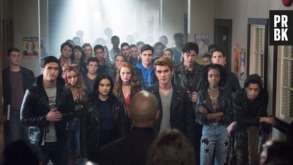 Elenco de "Riverdale" dedica início das gravações da 4ª temporada ao ator Luke Perry