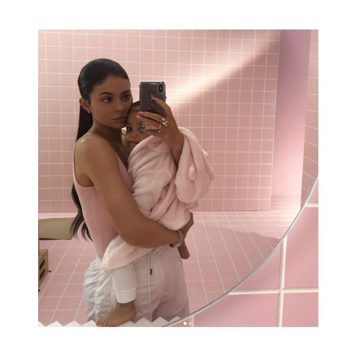 Kylie Jenner também deu à luz sua filha, Stormi, em 2018 e falou sobre maternidade