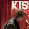 Joey King tem muitos motivos para comemorar, começando pelo filme de sucesso "A Barraca do Beijo"