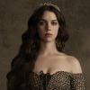 Mary (Adelaide Kane) e sua "Reign" entram em hiato junto com "The Vampire Diaries"