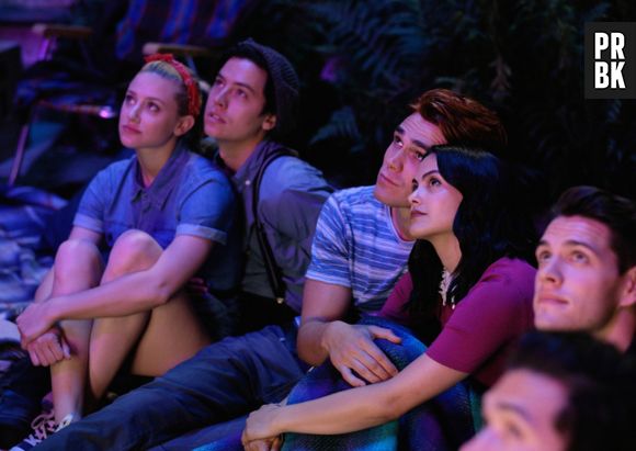 Emoção tomou conta do 1ª episódio da nova temporada de "Riverdale"