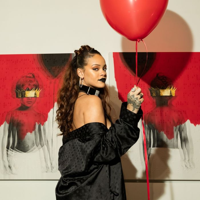 Rihanna confirma mais uma vez que próximo álbum está vindo aí!