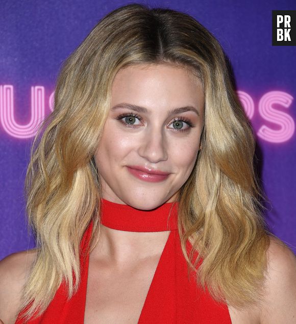 Lili Reinhart diz que não pode cortar o cabelo agora por causa da personagem em "Riverdale"