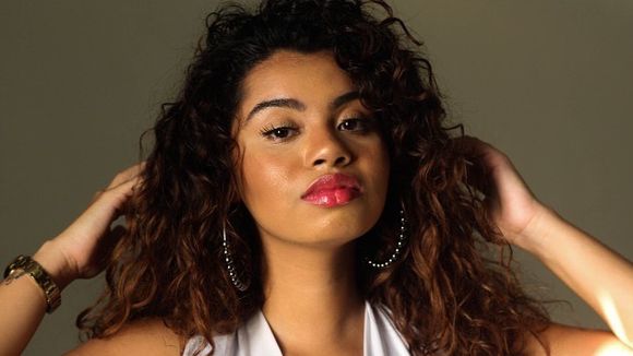 A jornalista Gabriela Willer explica como o racismo também afeta as relações afetivas