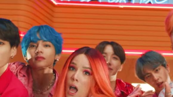 Halsey ganha presente fofo do BTS após reclamar de "exclusão" nas performances de "Boy with Luv"