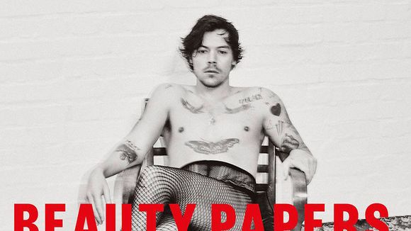 Harry Styles rompe com estereótipos e posa de maquiagem e meia arrastão para revista britânica