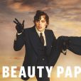 Harry Styles é a nova capa da Beauty Papers! Cantor usa maquiagem e salto em ensaio
  