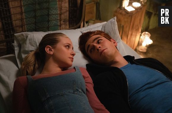 "Riverdale": Betty (Lili Reinhart) e Archie (KJ Apa) deram um beijo da 4ª temporada e isso provavelmente vai ter implicações no futuro