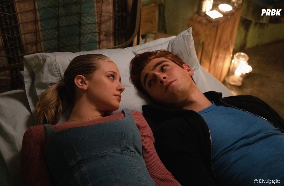 Riverdale: Betty (Lili Reinhart) e Archie (KJ Apa) deram ...