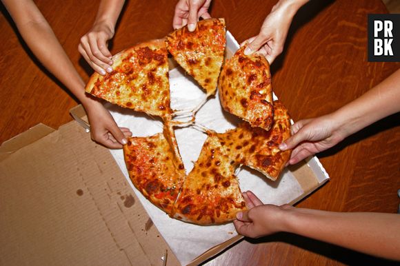 Não tem comida melhor pra uma festinha do que uma pizza com os amigos, não é mesmo?