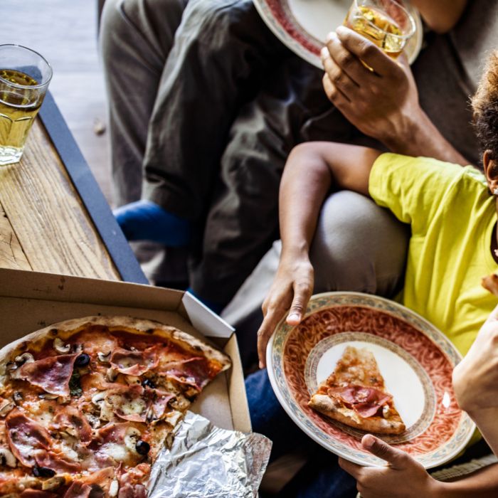 Pizza é uma ótima pedida pra comer em família!