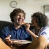 Vai dizer que não é maravilhoso dividir uma pizza com o crush?