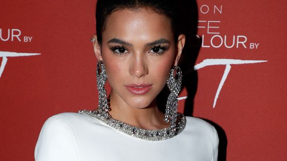 A Bruna Marquezine está em transição capilar e mostrou como ficou seu cabelo após corte