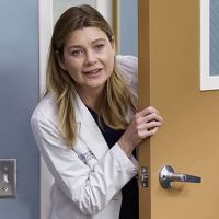 E os produtores de "Grey's Anatomy" que não iam abordar a Covid-19 na 17ª temporada da série?
