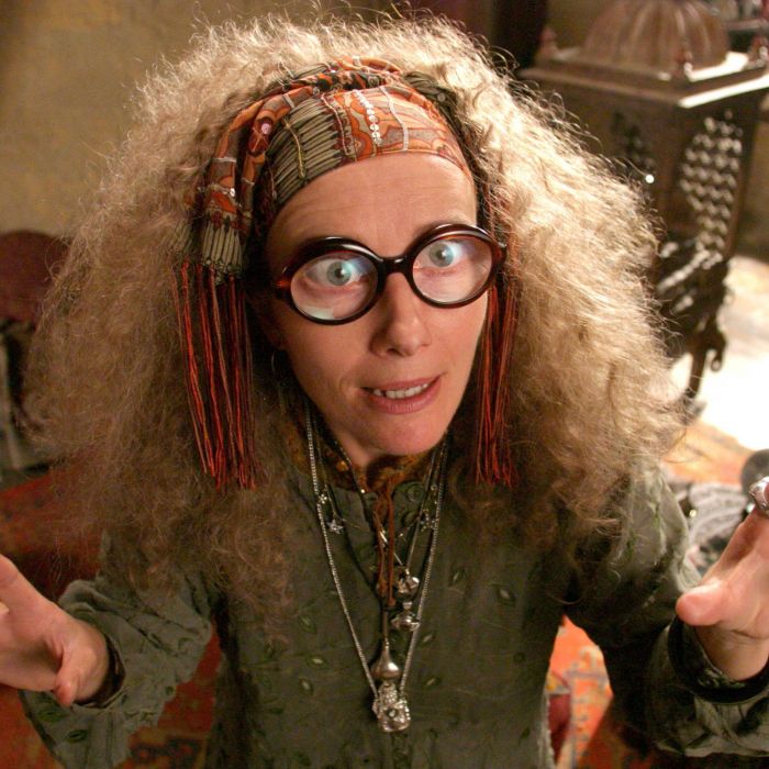 &quot;Harry Potter&quot;: quem aí não amaria ter uma aula com a Trelawney (Emma Thompson)?