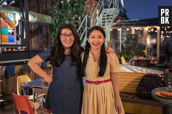 "Para Todos os Garotos: Agora e Para Sempre" é baseado no último livro da trilogia escrita por Jenny Han (esquerda)