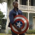 "Falcão e o Soldado Invernal": Sam Wilson (Anthony Mackie) deve ganhar novo uniforme do Capitão América no último episódio