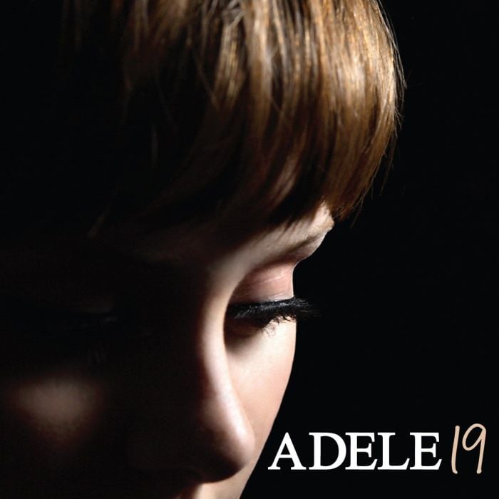 Primeiro álbum lançado pela cantora Adele, &quot;19&quot;, conta dramas e felicidades de um relacionamento amoroso