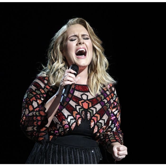 Há seis anos sem lançar nenhum álbum, fãs aguardam divulgação de novo disco de Adele ainda em 2021