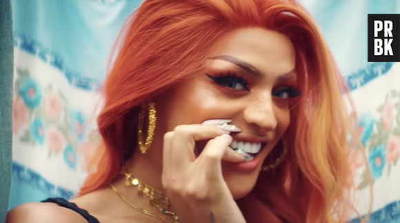 Em "Amor de Que", hit de Pabllo Vittar, cantora fala de amor descompromissado e relacionamento livre