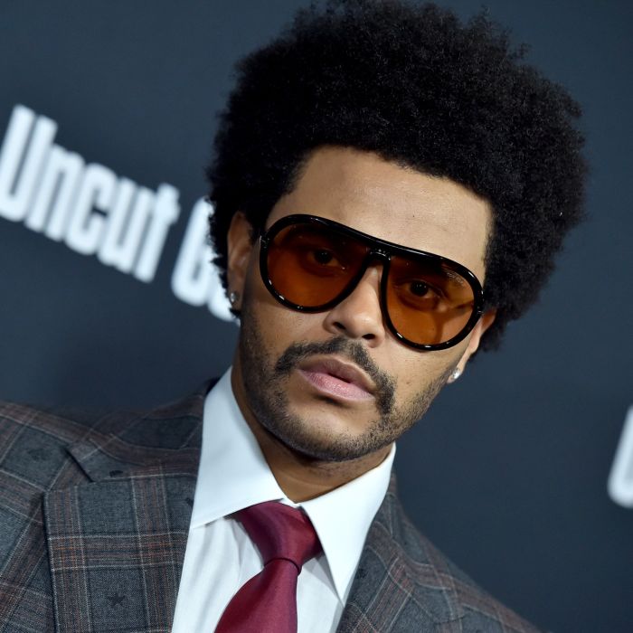 The Weeknd performa no Billboard Music Awards 2021, onde foi indicado em 16 categorias