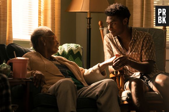 "Outer Banks": imagens da segunda temporada mostram Pope (Jonathan Daviss) com a avó