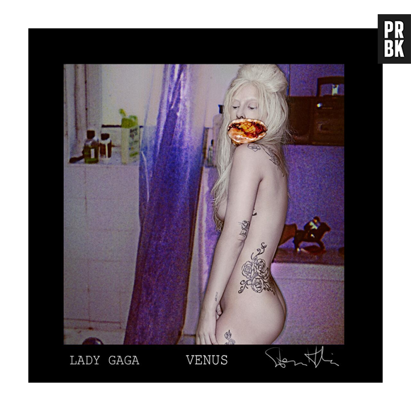 A cantora excêntrica revelou não saber o objetivo de Madonna cantar "Born This Way" em sua turnê: "Não tenho certeza de qual era a intenção dela, mas realmente não ligo"