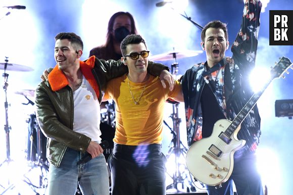 Jonas Brothers apresentaram medley de sucessos no Billboard Music Awards 2021