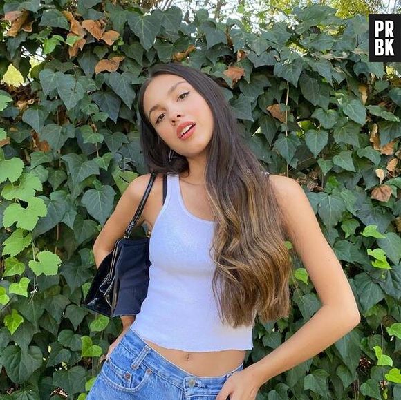 Com muito estilo, Olivia Rodrigo já é referência também para os fashionistas