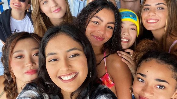 Batalha de looks Now United: qual é a integrante mais estilosa?