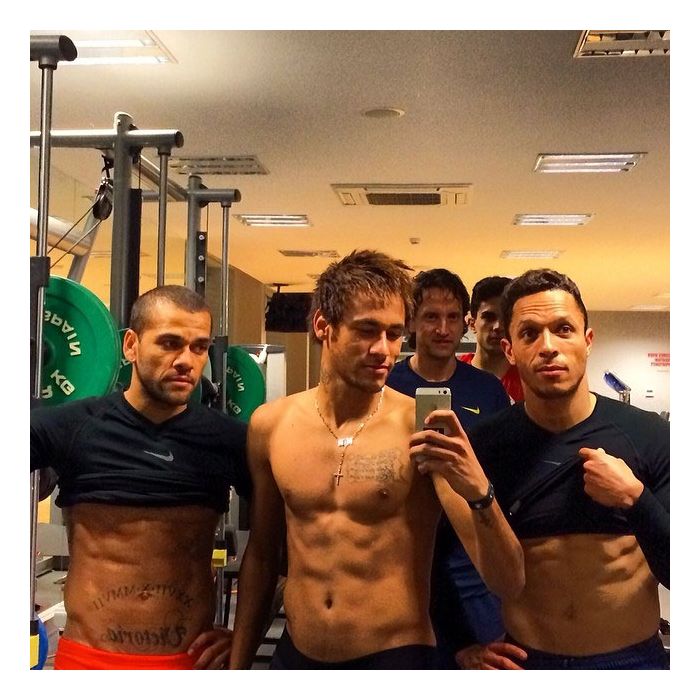  Neymar Jr. junta a galera do futebol para aquela selfie na academia 