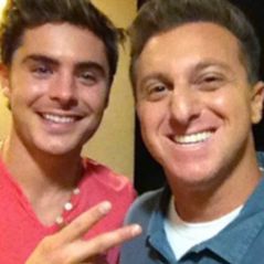 Relembre o dia em que Zac Efron dirigiu um táxi com Luciano Huck