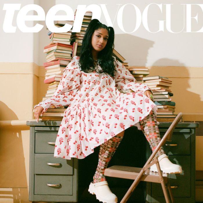   Maitreyi Ramakrishnan, de &quot;Eu Nunca&quot;, é capa da Teen Vogue de agosto  