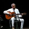 Caetano Veloso, Chico Buarque e Gilberto Gil, diferente de muitos artistas de hoje, manifestaram-se publicamente nos tempos da Ditadura Militar Brasileira, em defesa da democracia e da liberdade