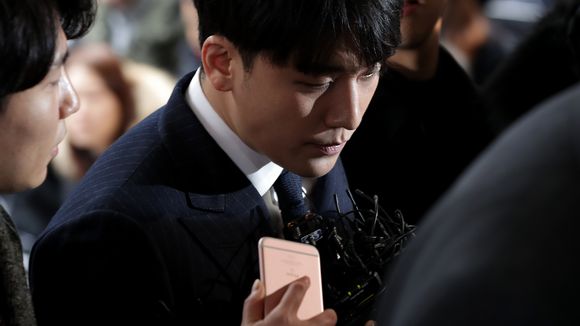 Seungri, ex-idol de K-pop, é condenado a três anos de prisão. Relembre o caso