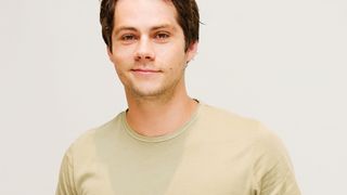 Dylan O'Brien muda o visual e fica loiro. Vote no melhor cabelo do ator!