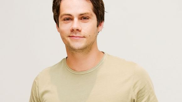 Dylan O'Brien muda o visual e fica loiro. Vote no melhor cabelo do ator!