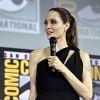 "Eternos": Angelina Jolie vive como Thena, uma feroz guerreira Eterna que pode formar qualquer arma a partir da energia cósmica.