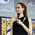 "Eternos":  Angelina Jolie vive como Thena, u  ma feroz guerreira Eterna que pode formar qualquer arma a partir da energia cósmica. 
