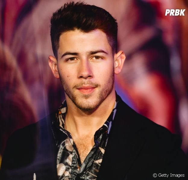 Nick Jonas leva cerca de 12 minutos diariamente ao se lavar e acrescenta ao momento colônia e hidratante.