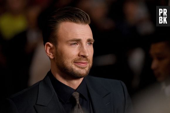  Chris Evans disse que ele "toma banho o tempo todo" e é "uma pessoa muito limpa"