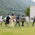 BTS: "In The Soop" mostra o dia a dia do grupo em uma casa de campo
     