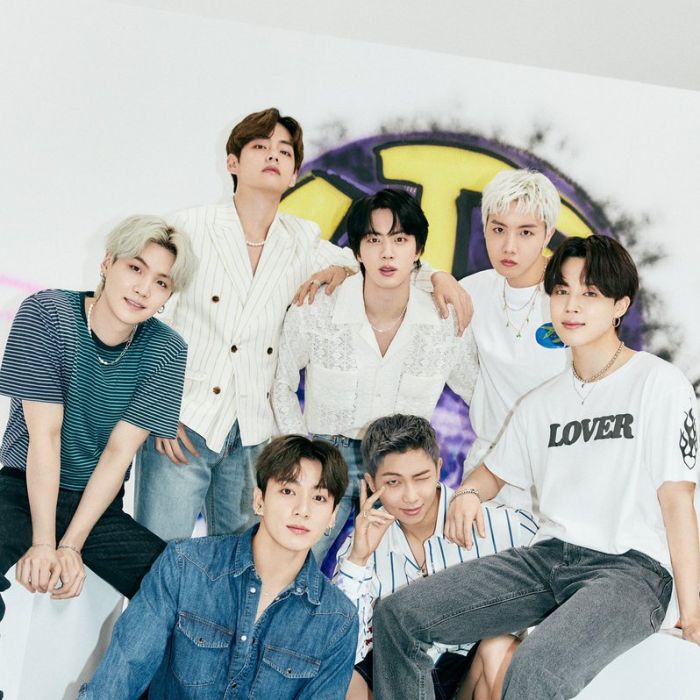 Fãs do BTS comemoram 2ª temporada de reality do grupo