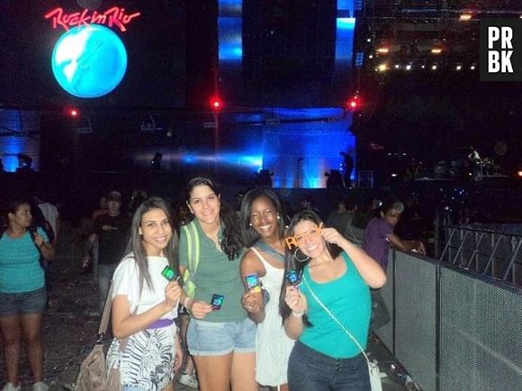 Iza relembra foto assistindo show de Rihanna, no Rock in Rio, em 2011