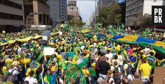 Bolsonaro disparou ameaças ao ministro do Supremo Tribunal Federal (STF), Alexandre de Moraes: "Ou esse ministro se enquadra ou ele pede para sair. Não se pode admitir que uma pessoa apenas, um homem apenas turve a nossa liberdade"