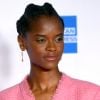 Letitia Wright deixou bem as claras seu posicionamento antivacina ao compartilhar um vídeo de Tomi Arayomi, que se autointitula profeta, em dezembro de 2020