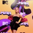 MTV Miaw 2021: a apresentadora da emissora Bia Coelho investi em look sem alças e manga bufante