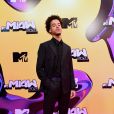 MTV Miaw 2021: o rapper L7nnon chamou atenção de terno Louis Vuitton