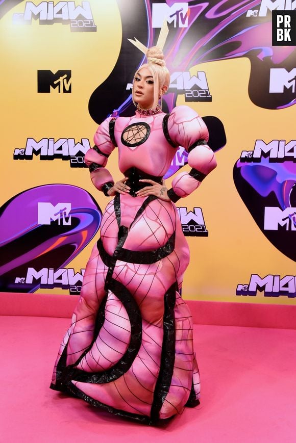 MTV Miaw 2021: Pabllo Vittar de Marco Garro e sandálias Eurico