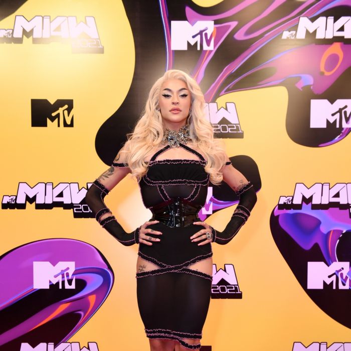 MTV Miaw 2021: Pabllo Vittar de NφDress, corset Madame Sher, anel Hector Albertazzi, choker JALACONDA e brincos Swarovski